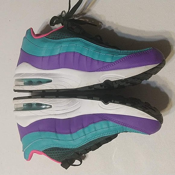 Nike Running Shoes - Picture 3 of 6